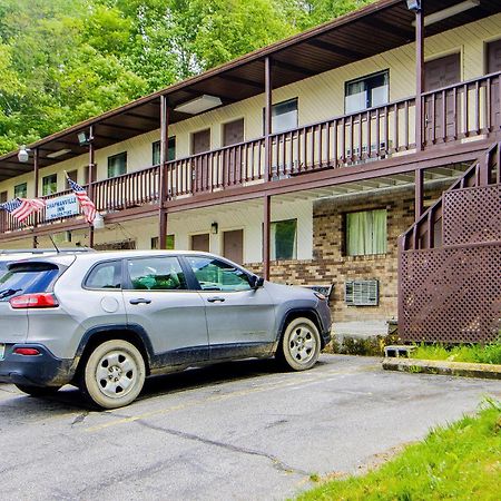 Oyo Hotel Chapmanville Inn, Wv - Hwy 119 Kültér fotó