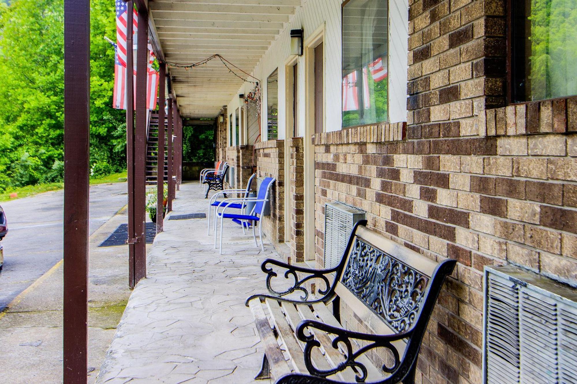 Oyo Hotel Chapmanville Inn, Wv - Hwy 119 Kültér fotó