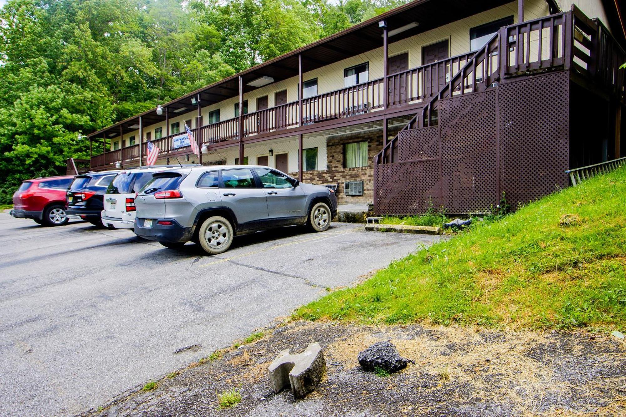 Oyo Hotel Chapmanville Inn, Wv - Hwy 119 Kültér fotó